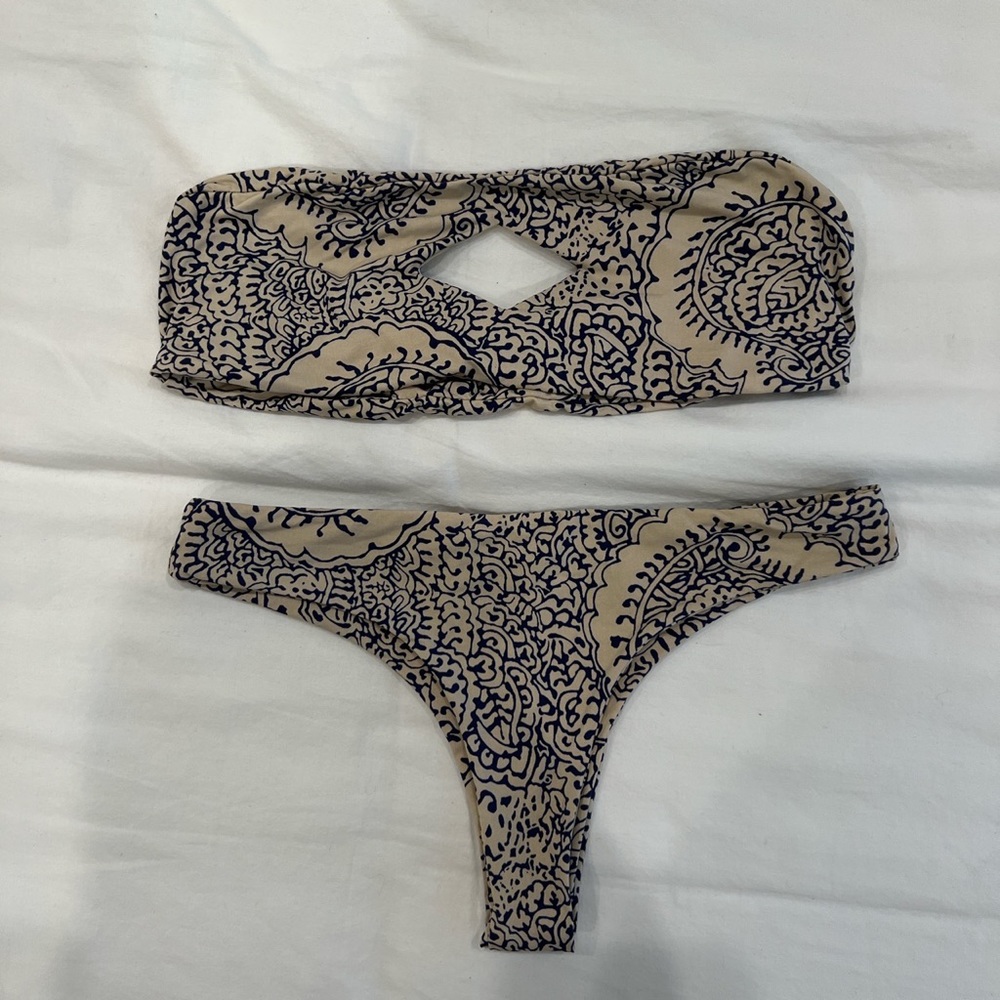 San Lorenzo strapless bikini set.